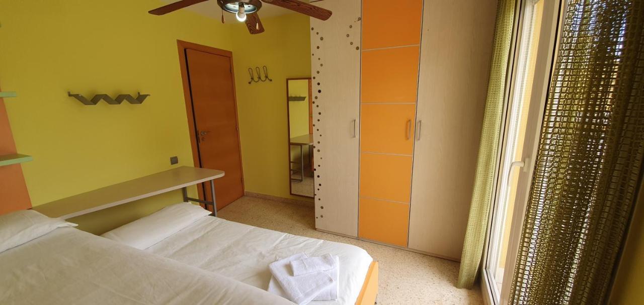 Apartamento Apartament Mia Deltebre Exterior foto